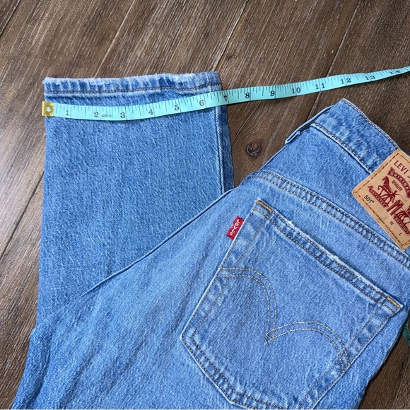 Levi’s 501 jeans Women’s Light Wash Distressed Tapered High Rise 90s - Picture 3 of 14